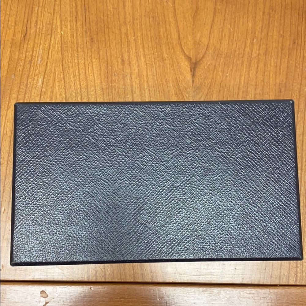 MAKE AN OFFER Authentic Prada wallet box - Picture 5 of 7